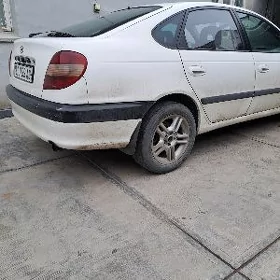 Toyota Avensis 2002