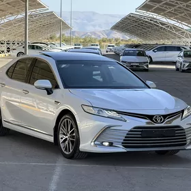 Toyota Camry 2021