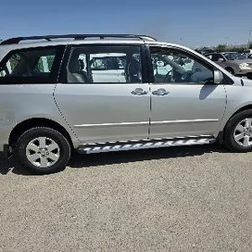 Toyota Sienna 2004