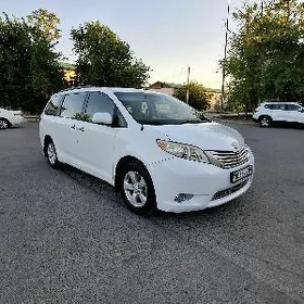 Toyota Sienna 2011