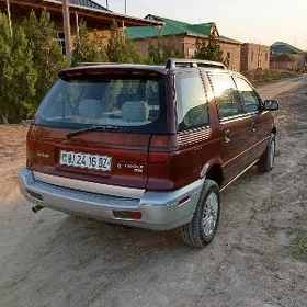 Mitsubishi Chariot 1995