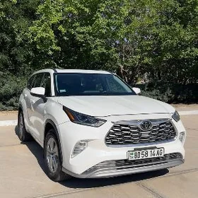 Toyota Highlander 2021