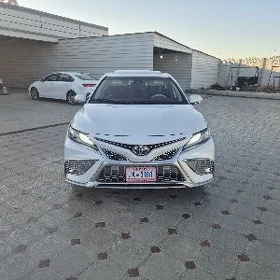 Toyota Camry 2021