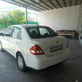 Nissan Versa 2010