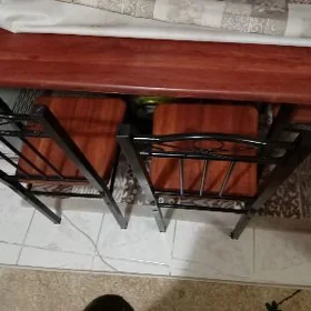 столовый стол и 4 стула