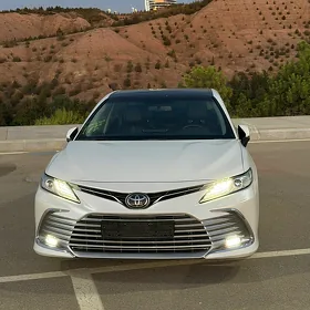 Toyota Camry 2021