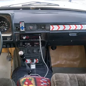 Gaz 24 1990