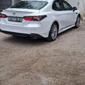Toyota Camry 2021