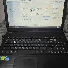 Noutbuk Asus