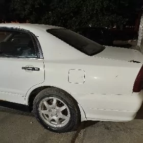 Mitsubishi Diamante 1995