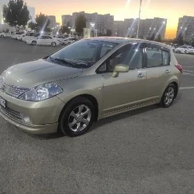 Nissan Tiida 2008
