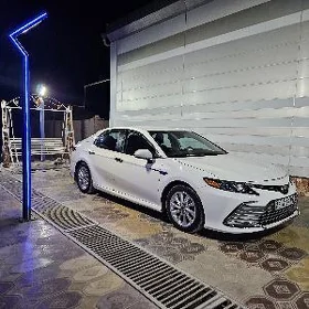 Toyota Camry 2021
