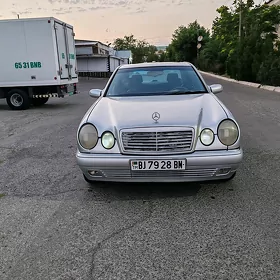 Mercedes-Benz E320 1996