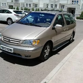 Toyota Sienna 2002