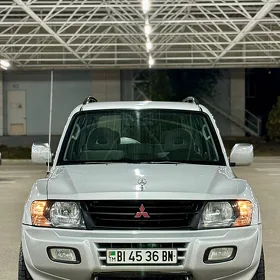 Mitsubishi Pajero 2002