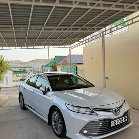 Toyota Camry 2019