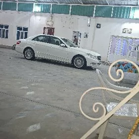 Mercedes-Benz E350 2011