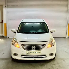 Nissan Versa 2015