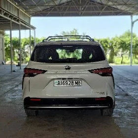 Toyota Sienna 2024