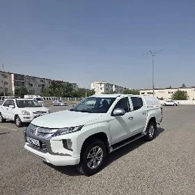 Mitsubishi L200 2021