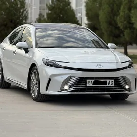 Toyota Camry 2025