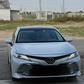 Toyota Camry 2019
