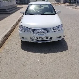 Nissan Sunny 2010