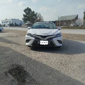Toyota Camry 2018