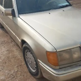Mercedes-Benz E-Class 1992