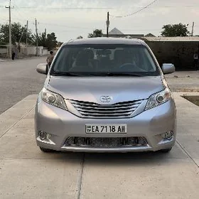 Toyota Sienna 2012