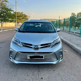 Toyota Sienna 2016
