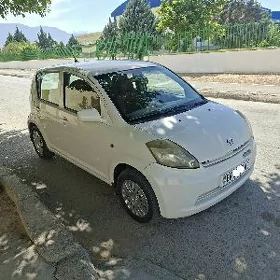 Daihatsu Sirion 2005