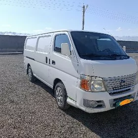 Nissan Urvan 2010