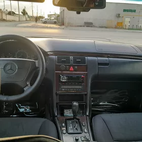 Mercedes-Benz E320 1996