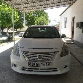 Nissan Versa 2011