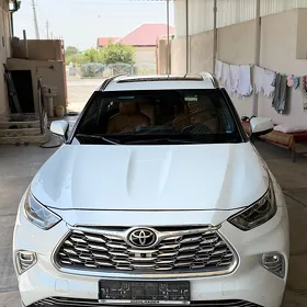 Toyota Highlander 2021