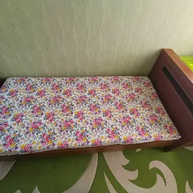 кровать
