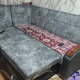 DIVAN RASKLADNOY