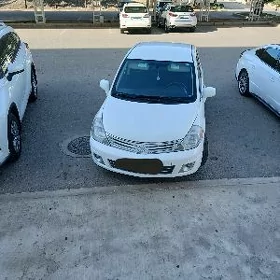 Nissan Tiida 2010