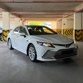 Toyota Camry 2021