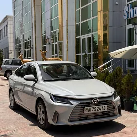 Toyota Yaris 2024