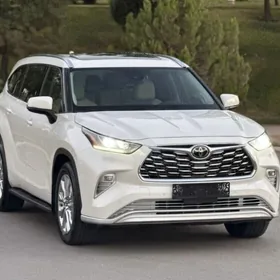 Toyota Highlander 2021