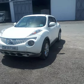 Nissan JUKE 2012