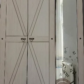 Шкаф