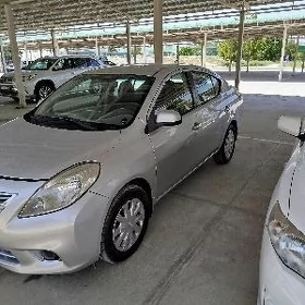 Nissan Versa 2011