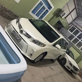Toyota Sienna 2015
