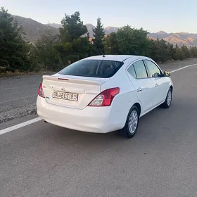Nissan Versa 2013
