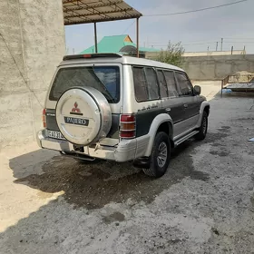 Mitsubishi Pajero 1992