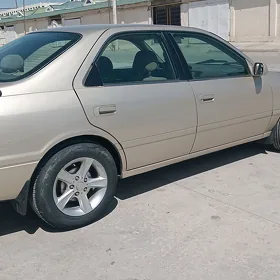 Toyota Camry 2001