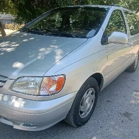 Toyota Sienna 2001